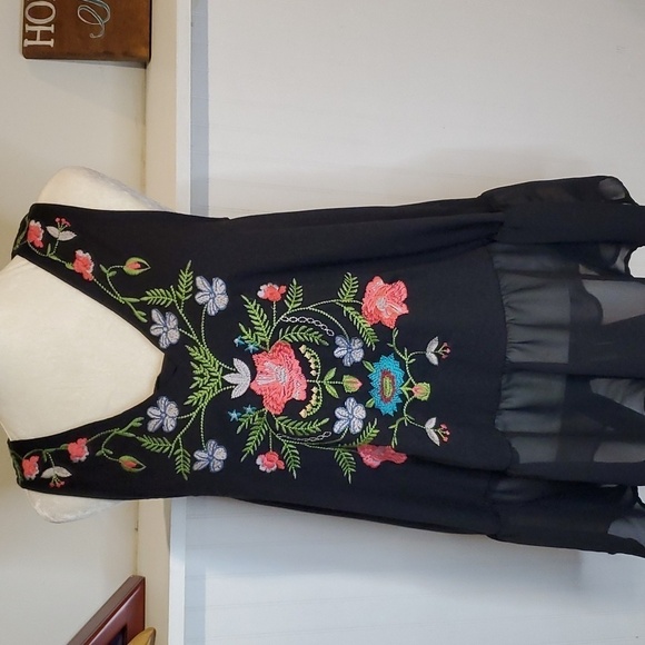 Umgee longline tank Embroidered sleevless top Medium - Picture 1 of 9